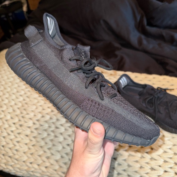 Yeezy Boost 350 Onyx V2 - Picture 1 of 8